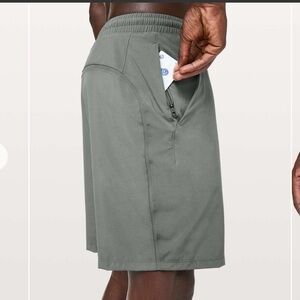Lululemon Pace Breaker Short 9” men’s medium green shorts running workout gym